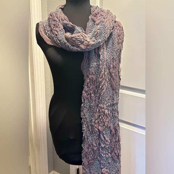 Extra Long Lightweight Soft Fluffy Pastel Tones Fringed Scarf -Gorgeous Like New - Picture 6 of 7